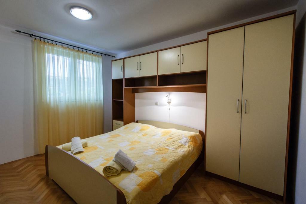 Apartmani Maris II Palit Exteriör bild